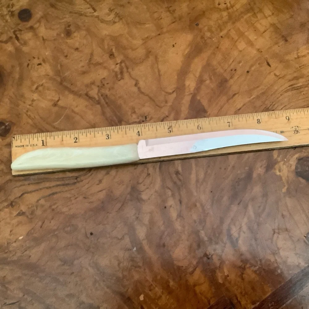 Vintage QUIKUT Stainless Steele 8.75” Steak Knives Ivory Plastic Handle Lot of 3